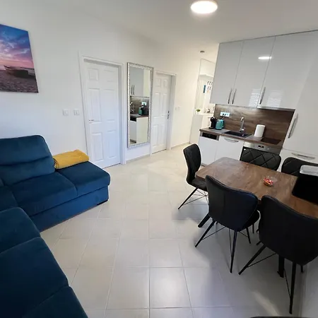 Sea Lux Apartment